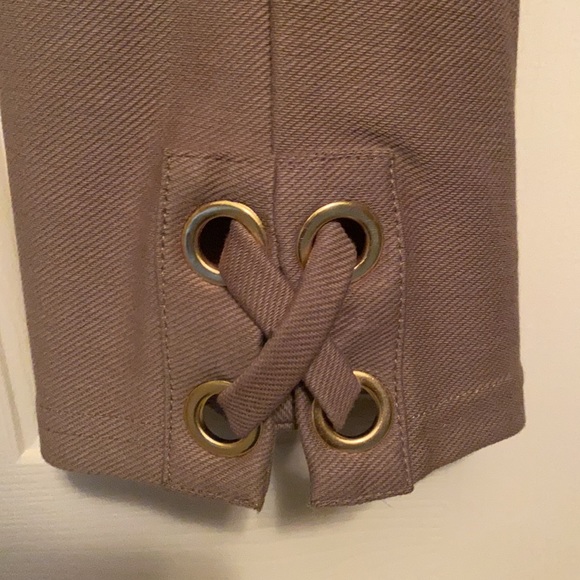 Michael Kors Safari Grn leggings with gold accents - Picture 2 of 4